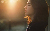 寶寶吃奶后抱多久可以放床上 新生兒吃奶從鼻子流出來是為什么