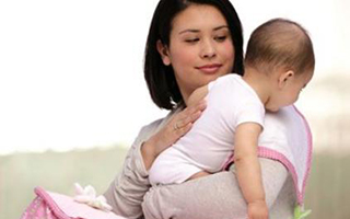 夜奶要不要拍嗝 寶寶吃奶睡著了還要拍嗝嗎