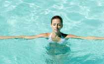 游泳對(duì)腰椎間盤突出有好處嗎 游泳哪種姿勢(shì)對(duì)腰椎間盤突出好處大
