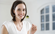 長(zhǎng)按這五個(gè)穴位越活越年輕 抗衰老的黃金穴位有哪些