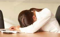 冬天腳后跟開裂怎么辦 冬天腳后跟干裂是什么原因