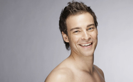 新生兒吃奶吃吃停停怎么辦 新生兒吃奶次數(shù)太頻繁怎么回事