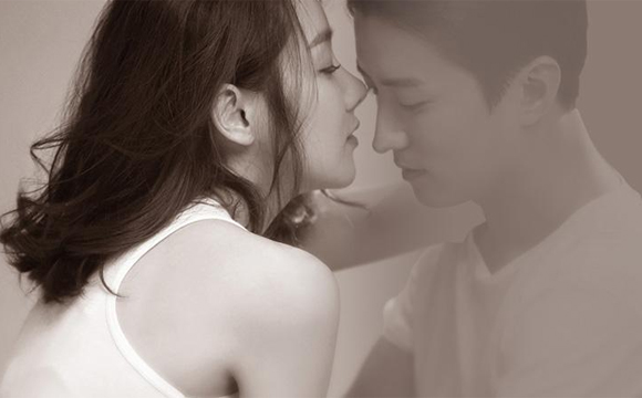 異地戀怎么送花給女朋友 異地戀送花卡片怎么寫