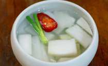 一杯枸杞菊花茶拯救眼睛 枸杞菊花茶能放冰糖嗎