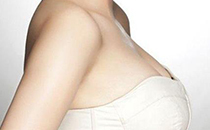 孕婦喝水多羊水就多嗎 孕婦喝水多少對胎兒的影響