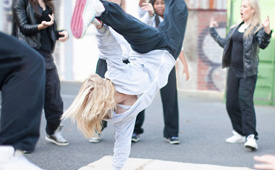 仰臥起坐是有氧還是無氧運(yùn)動(dòng) 仰臥起坐怎么樣練能又快又不累