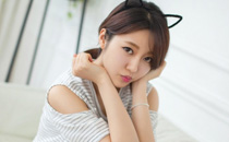 大一女生穿婚紗冒雨表白 女生向男生表白成功率高嗎