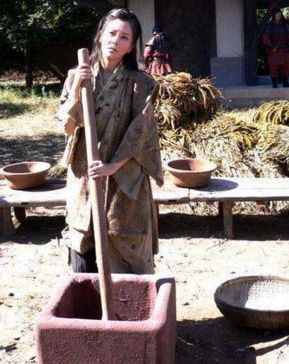 戚夫人人彘圖片重口味，剁掉四肢被扔進廁所等死