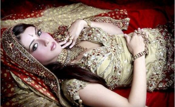 揭秘印度圣女身世之謎，實則印度廟妓(專供高僧取悅)