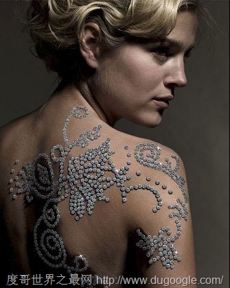史上最貴的紋身什么樣？鑲嵌了612顆鉆石