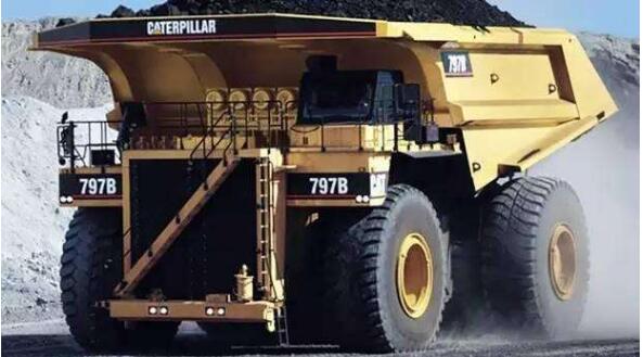 世界上最大的礦車，卡特彼勒797載重400噸(一個(gè)輪子5.3噸)