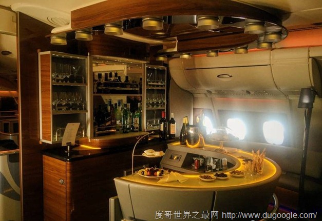 阿聯(lián)酋航空公司服務(wù)全球排第一，私人艙被視為皇室享受酋長待遇