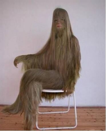 世界上體毛最長的女人，艾米麗·蘇珊(剪了之后是個(gè)大美女)