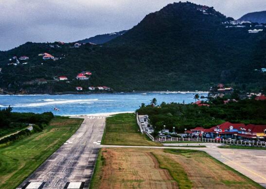 十大世界最危險(xiǎn)機(jī)場排行榜，飛機(jī)擦過人頭頂