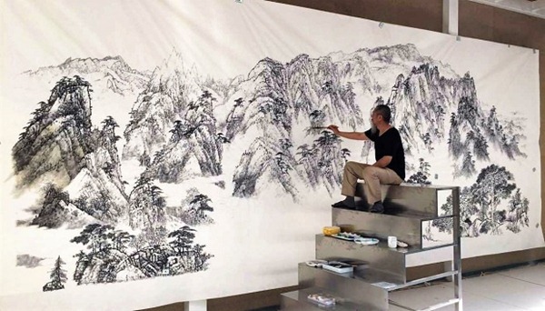 中國宣紙之鄉(xiāng)安徽宣城涇縣誕生最大宣紙